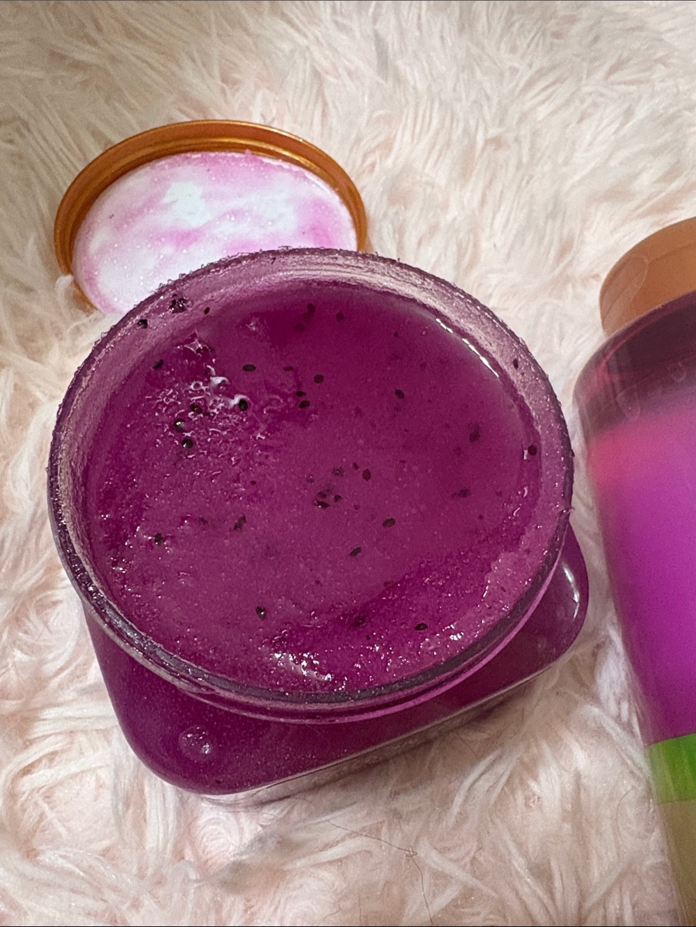 New Tree Hut Dragon Fruit Body Wash & Scrub - Picture 3 of 4